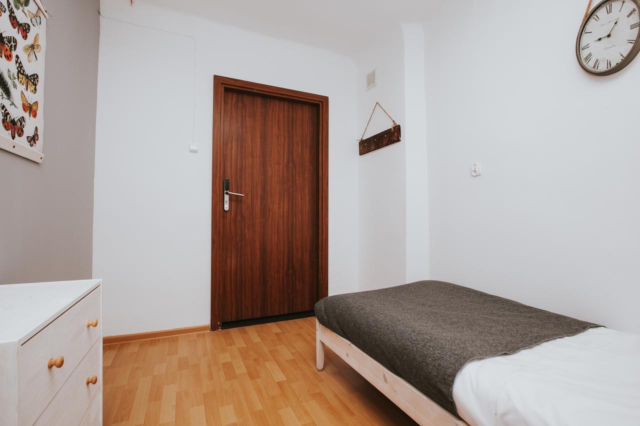 Erasmus Dorm Hotel Варшава Екстериор снимка