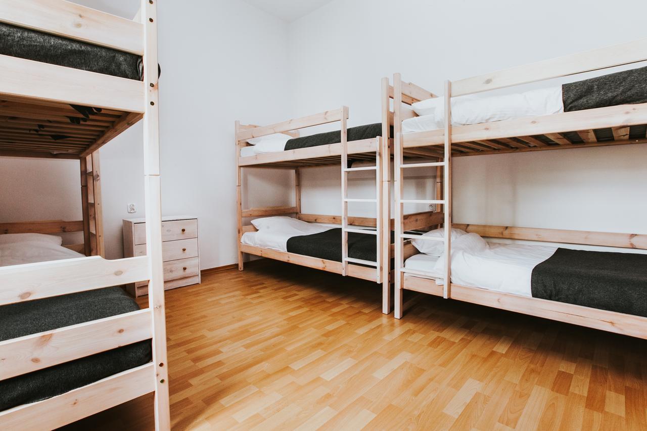 Erasmus Dorm Hotel Варшава Екстериор снимка